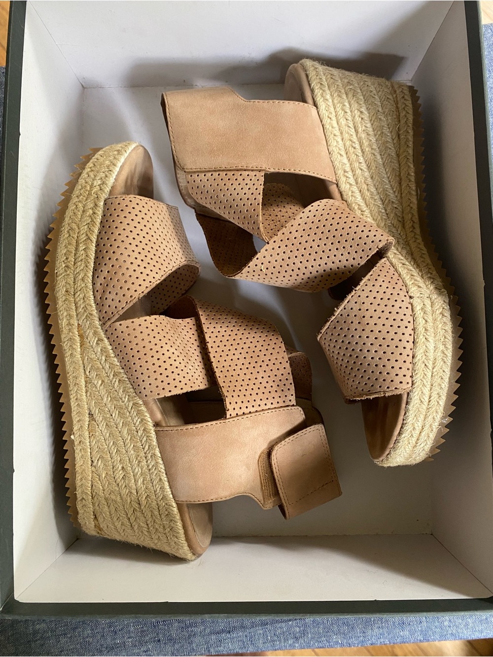 Eileen Fisher Perforated Crisscross Espadrille Wedge Sandals in Tan EUC